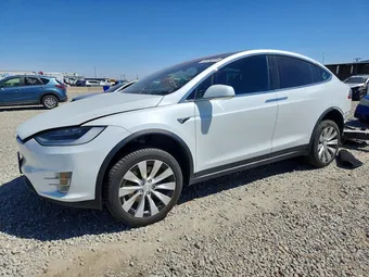 2019 Tesla Model X 5YJXCAE21KF183015