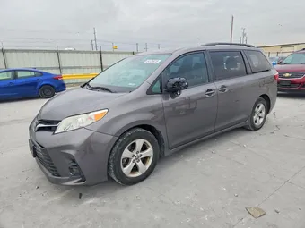 2018 Toyota Sienna 5TDKZ3DC8JS921997 Lot 54736416