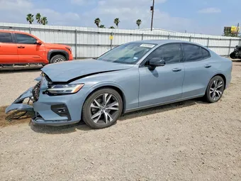 2022 Volvo S60 7JRL12FM7NG172476