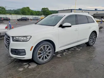 2017 Audi Q7 WA1LAAF72HD010208