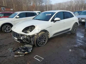 2018 Porsche Macan WP1AA2A58JLB10428