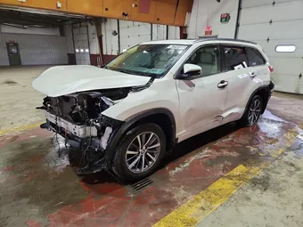 2019 Toyota Highlander 5TDJZRFH7KS572744 Lot 47215166