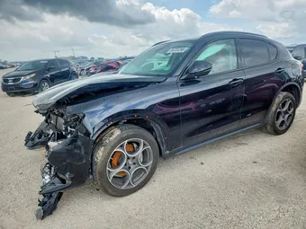 2021 Alfa Romeo ZASPAKAN0M7D00563