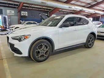 2018 Alfa Romeo ZASFAKBN0J7B93276