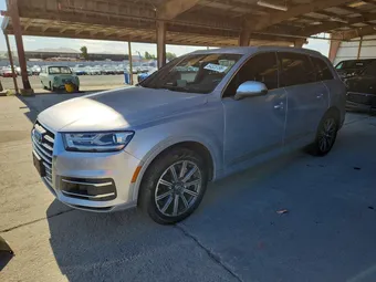 2017 Audi Q7 WA1LAAF75HD015676