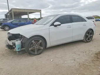 2019 Mercedes-Benz A-Class WDD3G4EB3KW022509