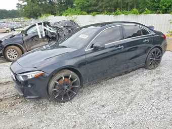 2019 Mercedes-Benz A-Class WDD3G4FB0KW026905