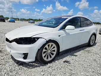 2016 Tesla Model X 5YJXCBE2XGF027827
