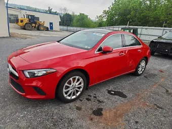2019 Mercedes-Benz A-Class WDD3G4FB2KW024346