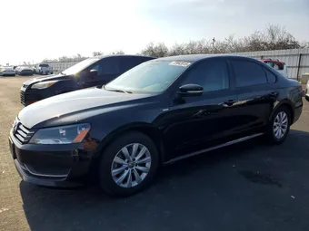 2015 Volkswagen Passat 1VWAT7A32FC057432