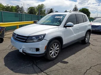 2017 Volkswagen Tiguan WVGRV7AX7HK016737
