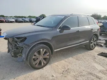 2017 Volkswagen Touareg WVGRF7BP9HD001978