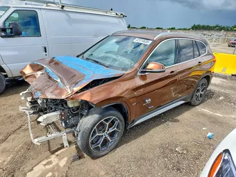 2017 BMW X1 WBXHT3C33H5F82651