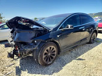 2018 Tesla Model X 5YJXCBE23JF100107