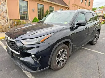 2022 Toyota Highlander 5TDGZRBH5NS591314