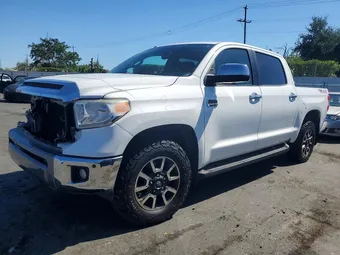 2017 Toyota Tundra 5TFAY5F17HX640445