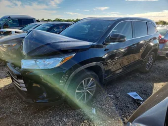 2018 Toyota Highlander 5TDJZRFH6JS823574 Lot 58496056