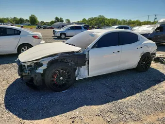 2022 Maserati Ghibli ZAM57YTM0N1380856