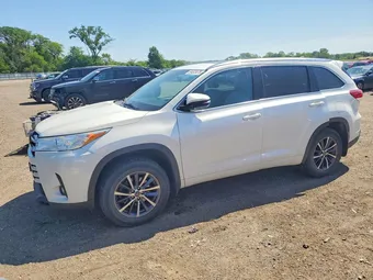 2018 Toyota Highlander 5TDJZRFH3JS532451 Lot 54623476