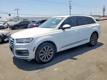 2017 Audi Q7 WA1LAAF76HD025889