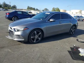 2019 Mercedes-Benz A-Class WDD3G4EB1KW029359