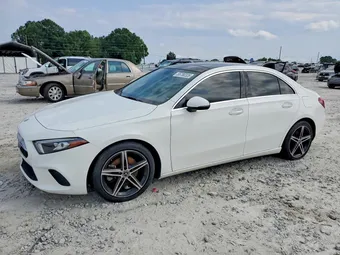 2019 Mercedes-Benz A-Class WDD3G4EB4KW035429