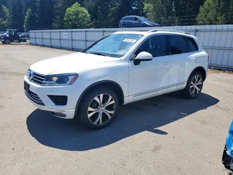 2017 Volkswagen Touareg WVGRF7BP8HD003284