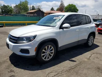 2017 Volkswagen Tiguan WVGBV7AX3HK046027