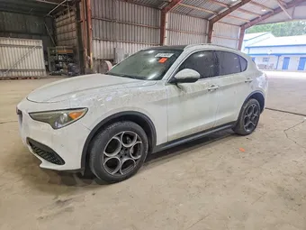 2018 Alfa Romeo ZASFAKANXJ7B73781