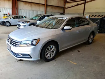 2017 Volkswagen Passat 1VWAT7A30HC029504