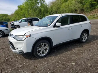 2015 Mitsubishi Outlander JA4AZ3A3XFZ000901