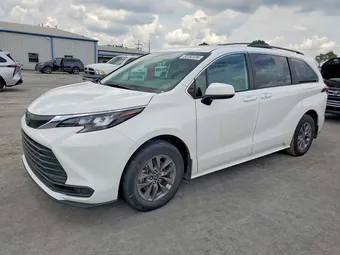 2025 Toyota Sienna 5TDKRKEC8SS227496