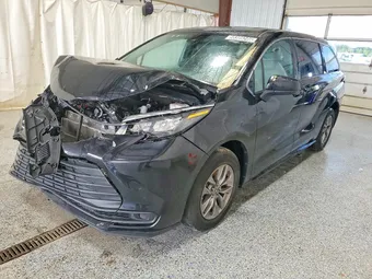 2025 Toyota Sienna 5TDKRKEC7SS227411