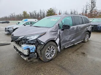 2024 Toyota Sienna 5TDKSKFC7RS142615