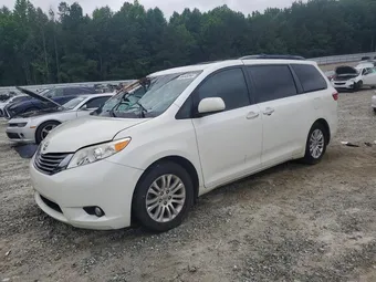 2015 Toyota Sienna 5TDYK3DCXFS570497