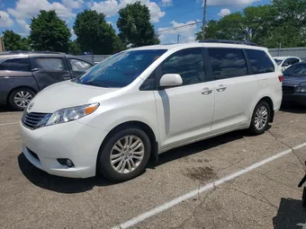 2015 Toyota Sienna 5TDYK3DC0FS677915