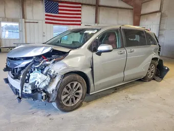 2021 Toyota Sienna 5TDKRKEC9MS067003