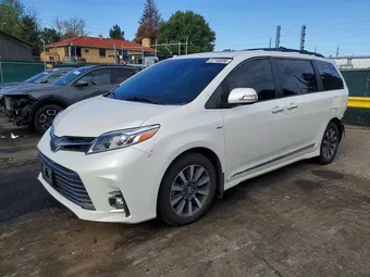 2019 Toyota Sienna 5TDDZ3DC2KS218681