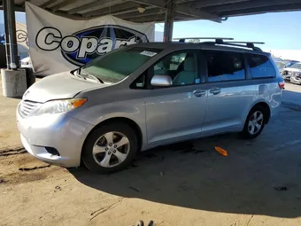 2015 Toyota Sienna 5TDKK3DC5FS640381