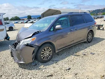 2019 Toyota Sienna 5TDYZ3DC0KS995345