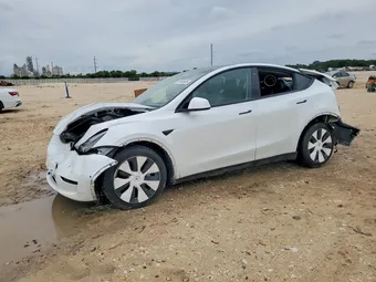 2021 Tesla Model Y 5YJYGDED8MF110626