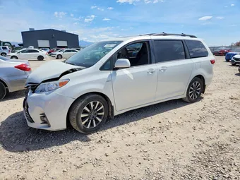 2018 Toyota Sienna 5TDDZ3DC4JS195824