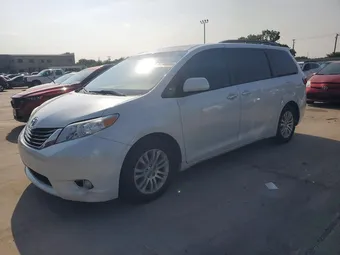 2016 Toyota Sienna 5TDYK3DC7GS728487