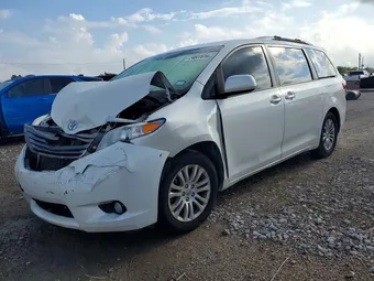 2017 Toyota Sienna 5TDYZ3DC7HS867113