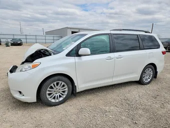 2015 Toyota Sienna 5TDYK3DC4FS549158