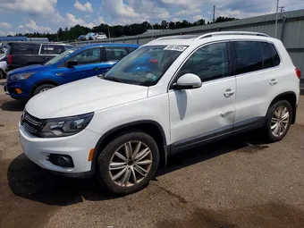 2016 Volkswagen Tiguan WVGAV7AX7GW564189