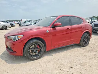 2018 Alfa Romeo ZASFAKEV4J7C11211