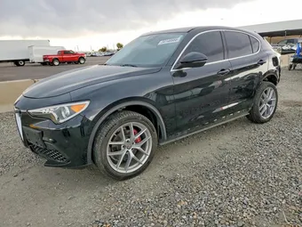 2018 Alfa Romeo ZASFAKRN6J7C28781