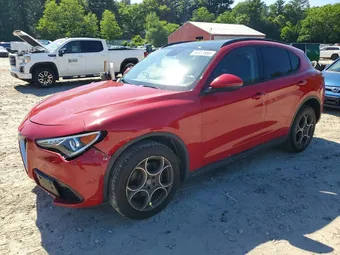 2018 Alfa Romeo ZASFAKPN4J7B70852