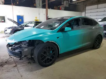 2018 Tesla Model X 5YJXCAE22JF087151